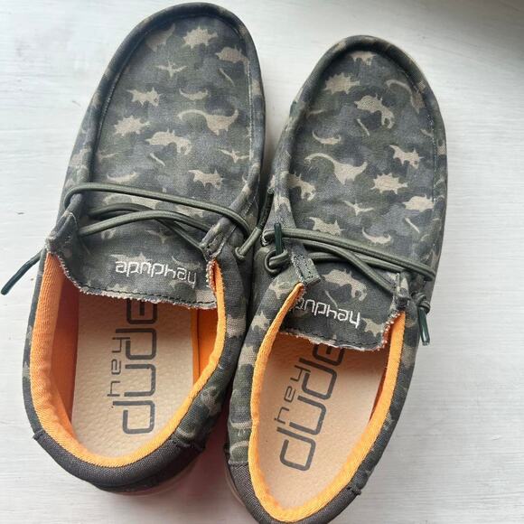 Grey and khaki Dinosaur Hey Dudes Size 6-7 Boys Loafers comfort slip on - Picture 1 of 3